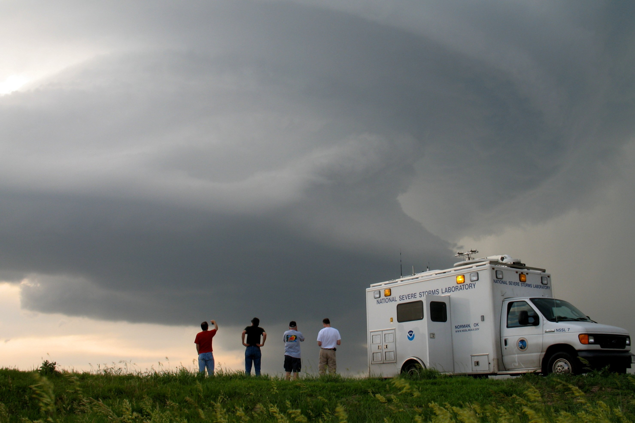 VORTEX2 field command vehicle in vicinity of thunderstorm