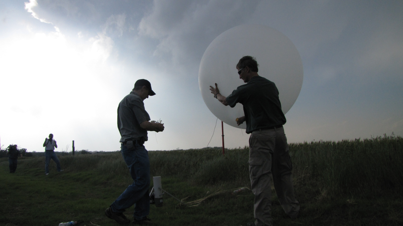 Bill Brown (NCAR) and Adam French (NCSU) prepare a balloon for launching