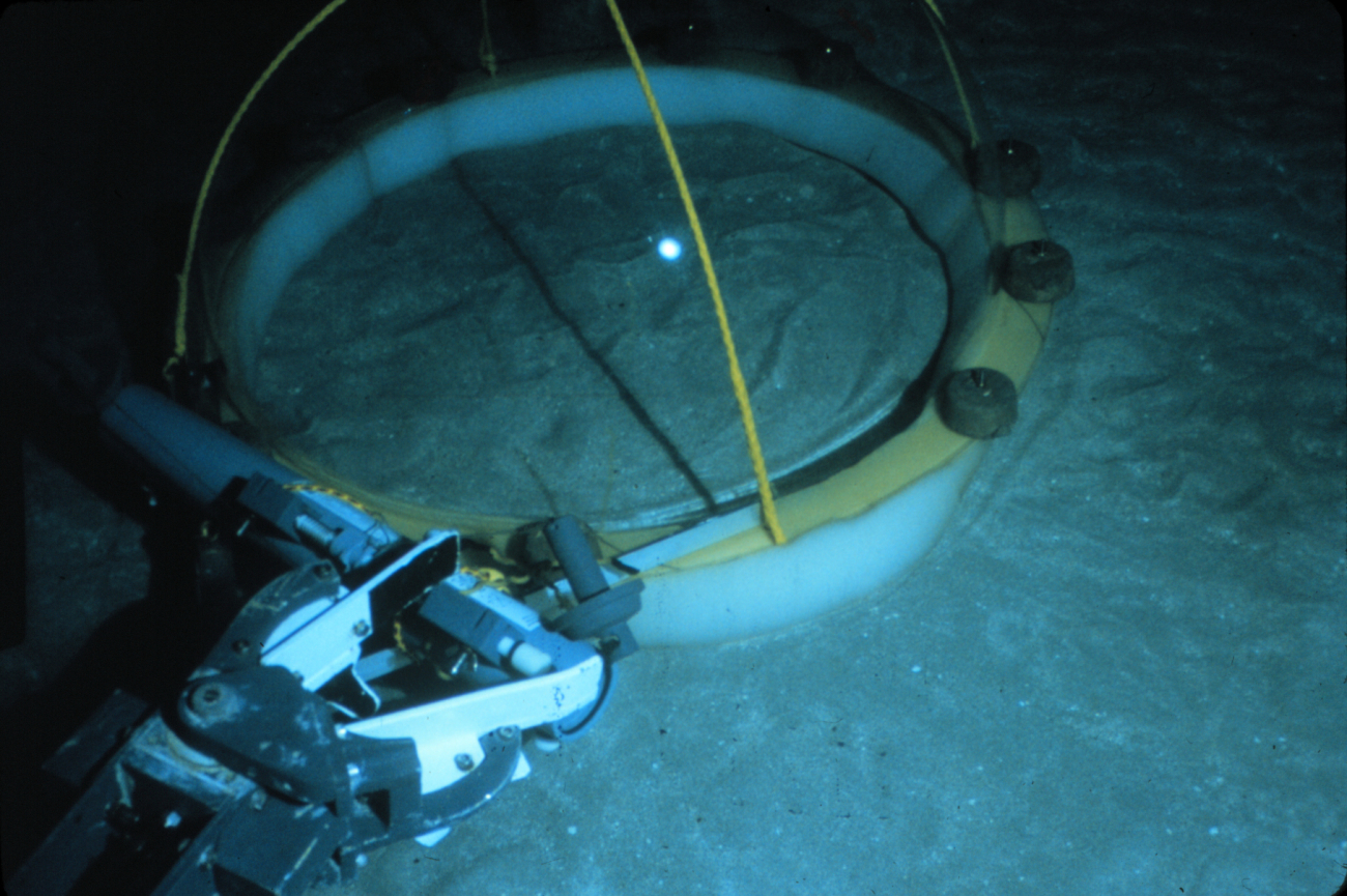Sub arm deploys a seafloor chamber used to measure respiration
