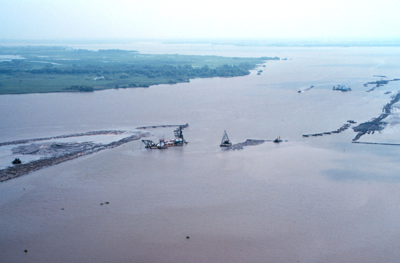 The small dredge in the center of the image, the Katrina, is an hydraulicdredge that pumps sediments into the containment area