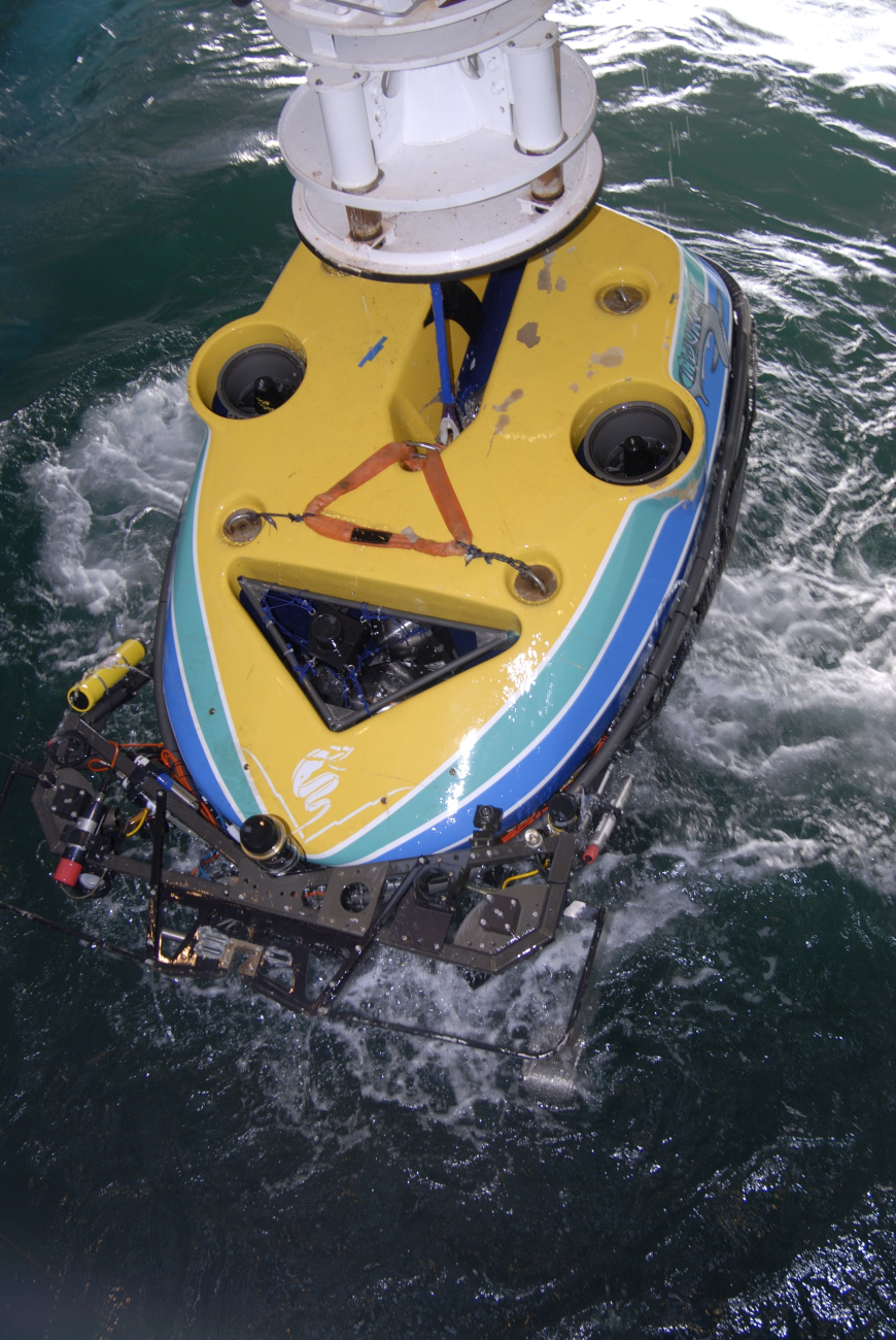 Recovering the remotely operated vehicle (ROV) Tiburon on the WESTERNFLYER