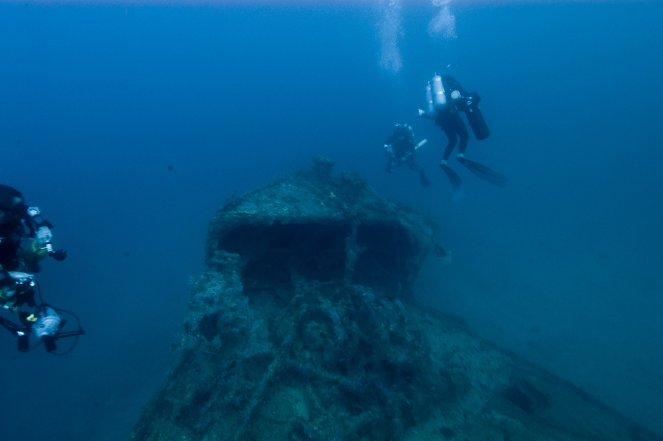Divers on the shipwreck of the NORTHERN LIGHT at 190 feet