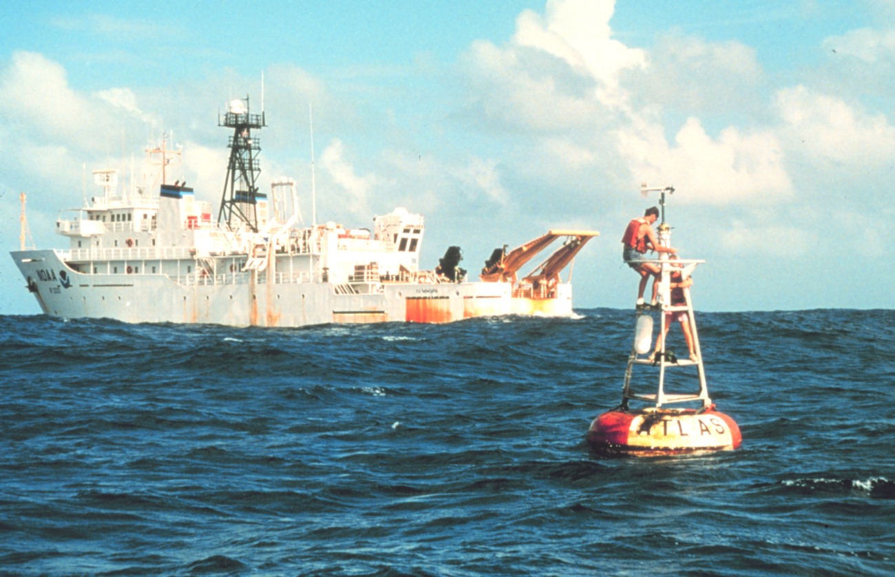 NOAA Ship KA'IMIMOANA servicing Atlas Buoy on equatorial Pacific array