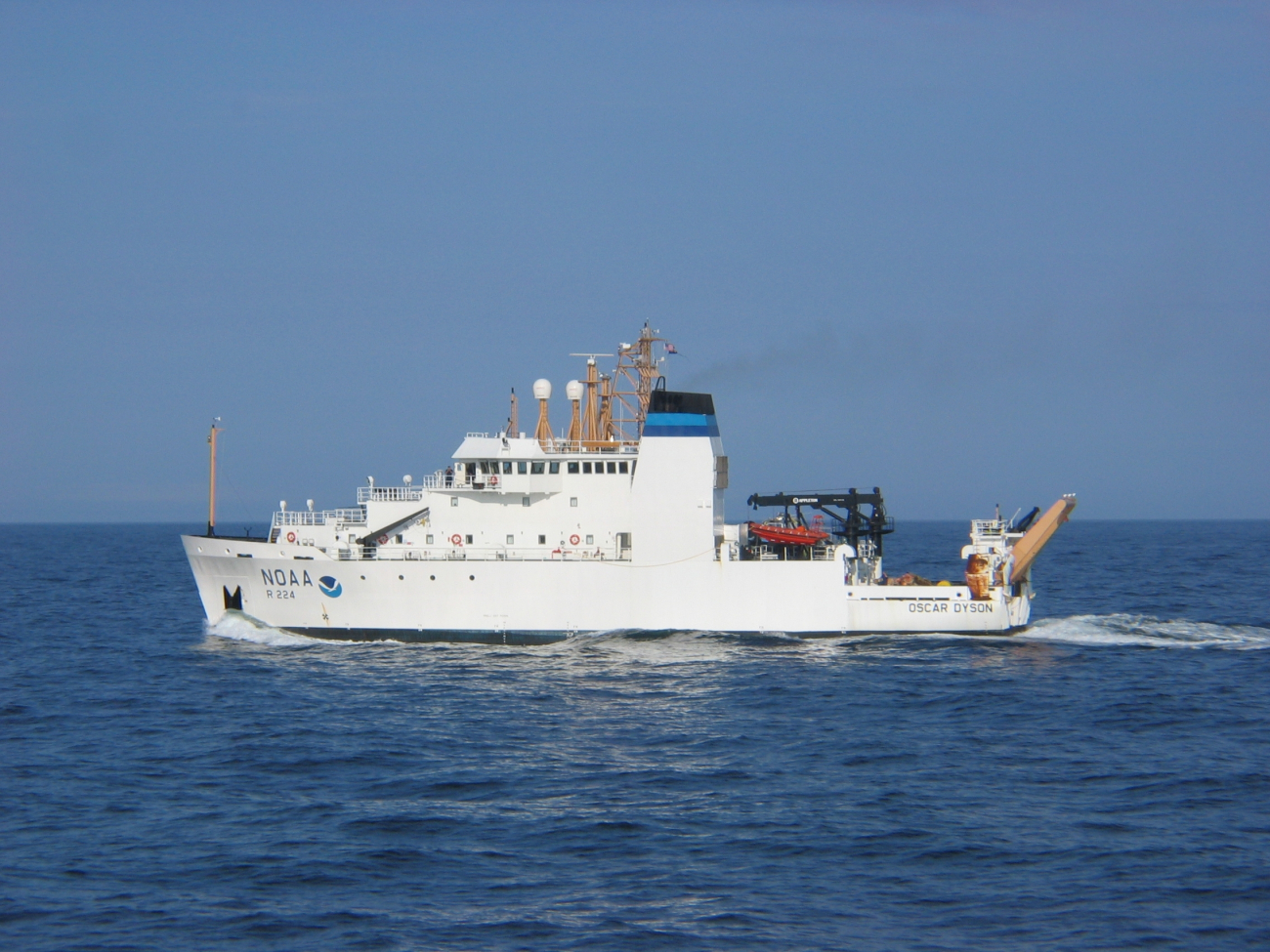 NOAA Ship OSCAR DYSON underway