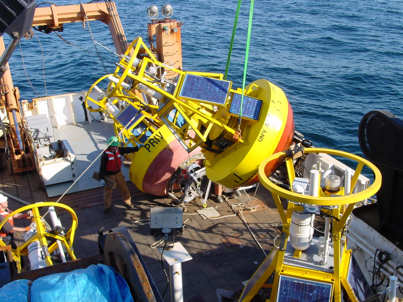 Recovering a GoMOOS buoy in cooperation with the University of Maine Gulf ofMaine Ocean Observing System