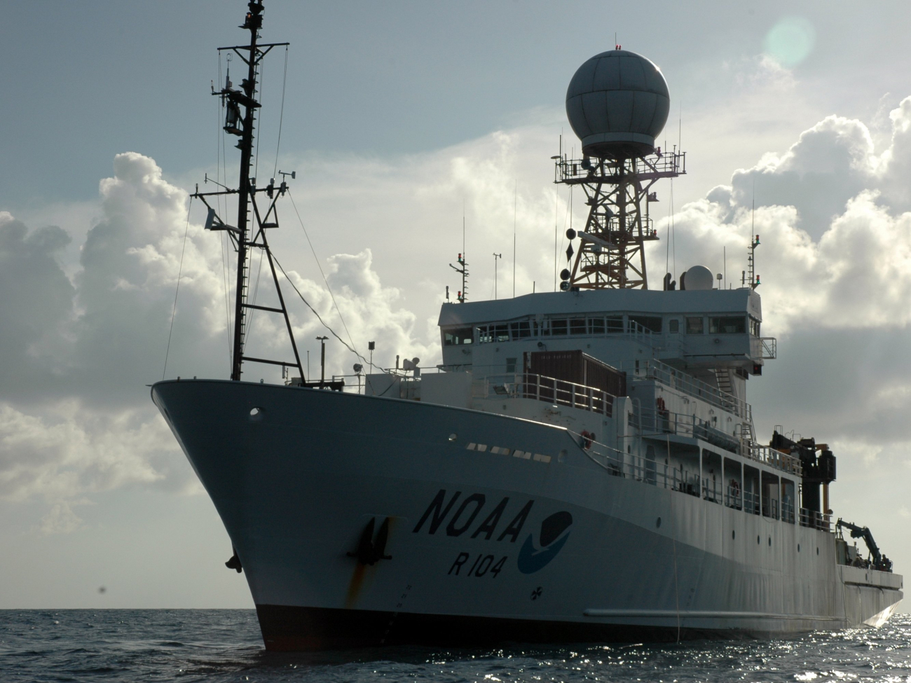 Port bow of NOAA Ship RONALD H