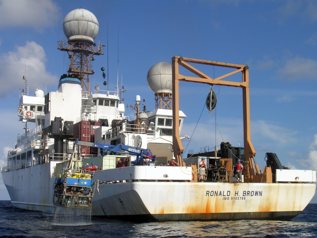 Stern view of NOAA Ship RONALD H