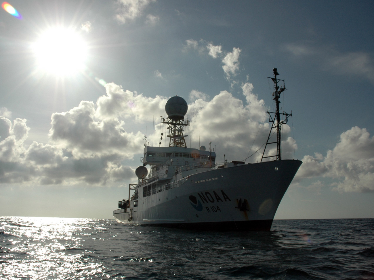 Starboard bow view of the NOAA Ship RONALD H