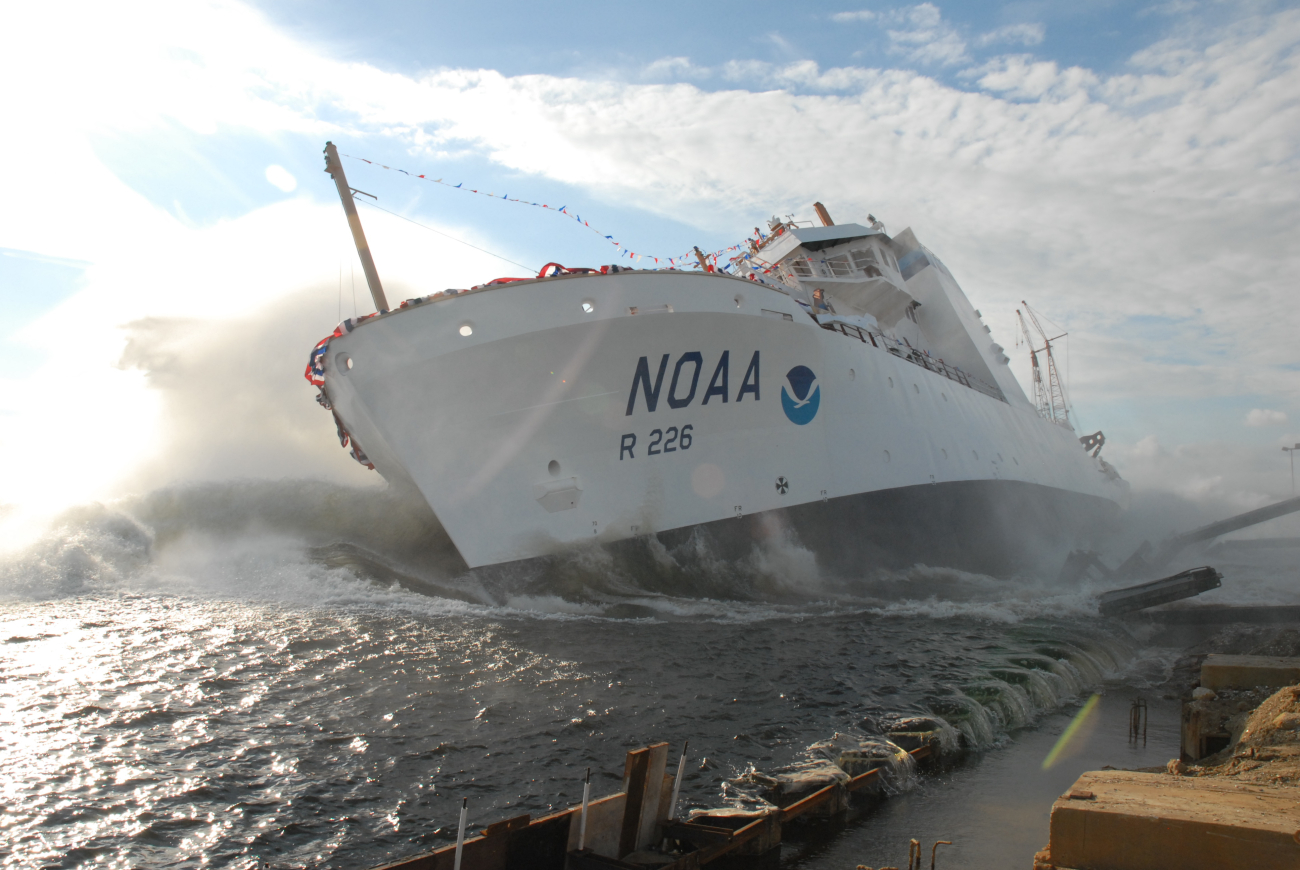 NOAA Ship PISCES launch photo #6