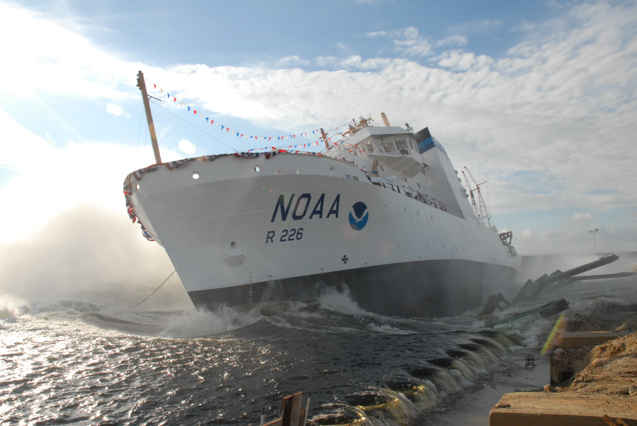 NOAA Ship PISCES launch photo #7