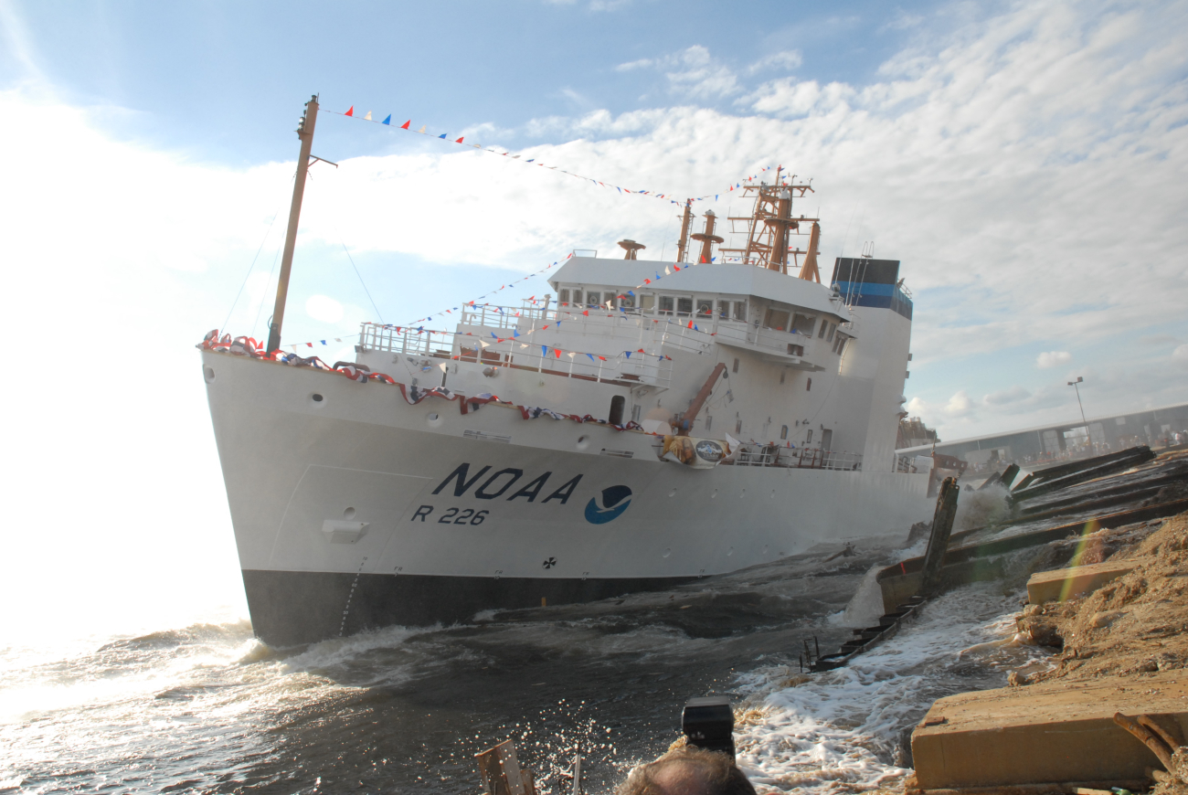 NOAA Ship PISCES launch photo #10