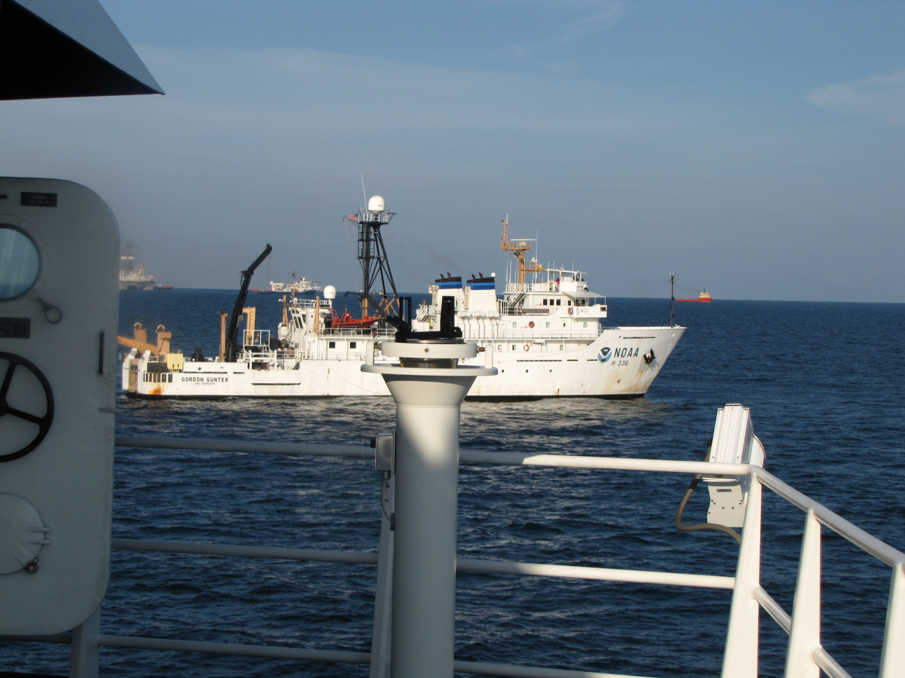 A view looking to the starboard side of the NOAA Ship GORDON GUNTERwhile conducting operations at the Deepwater Horizon disaster site