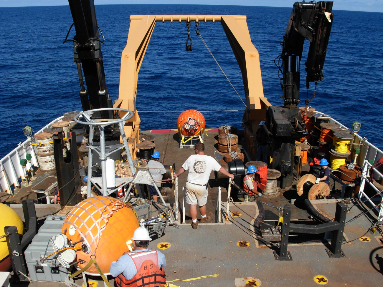 Looking aft on the  NOAA Ship KA'IMIMOANA (R333) prior to deployinginstrument package
