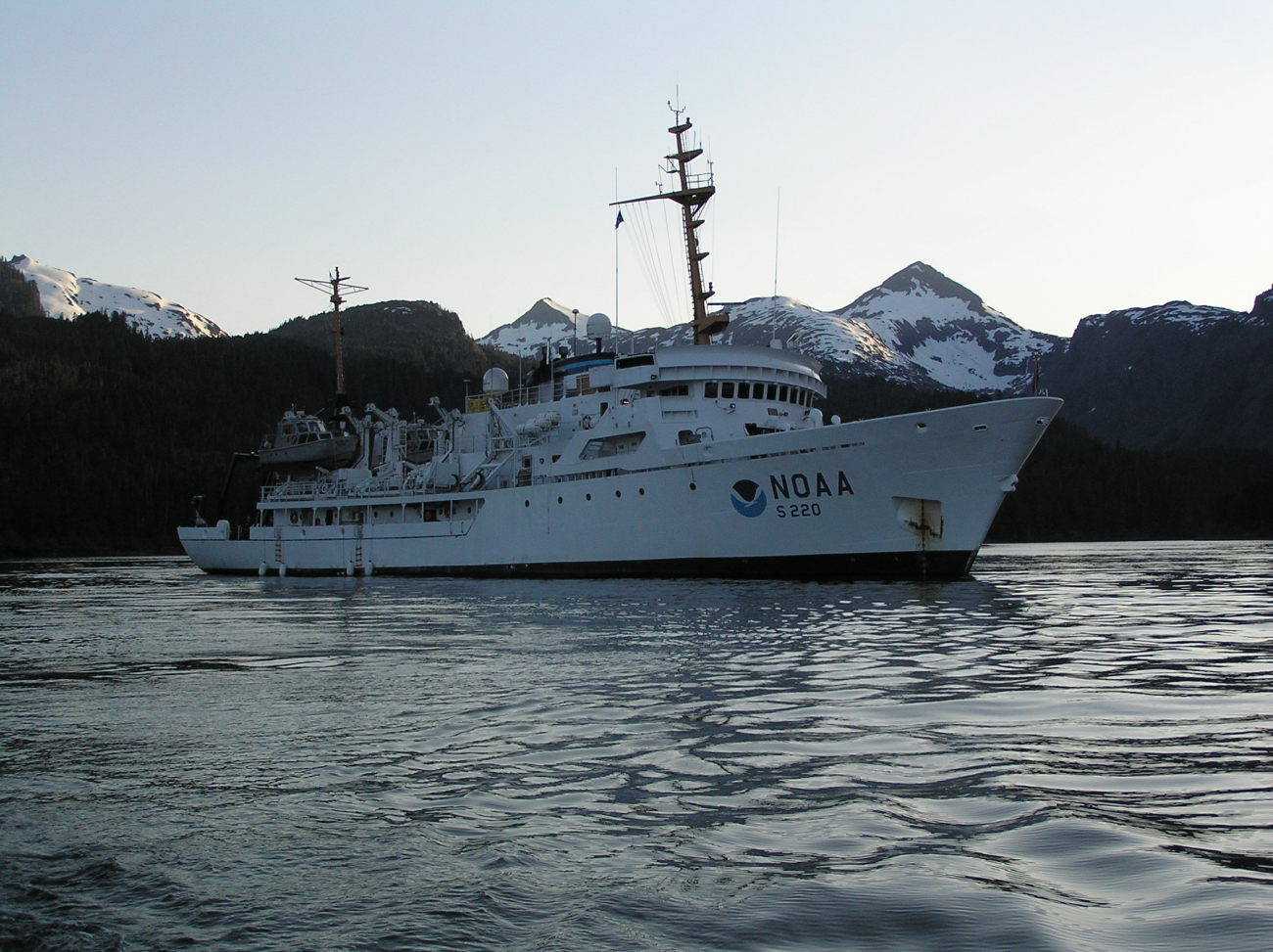 Starboard bow view of NOAA Ship RAINIER