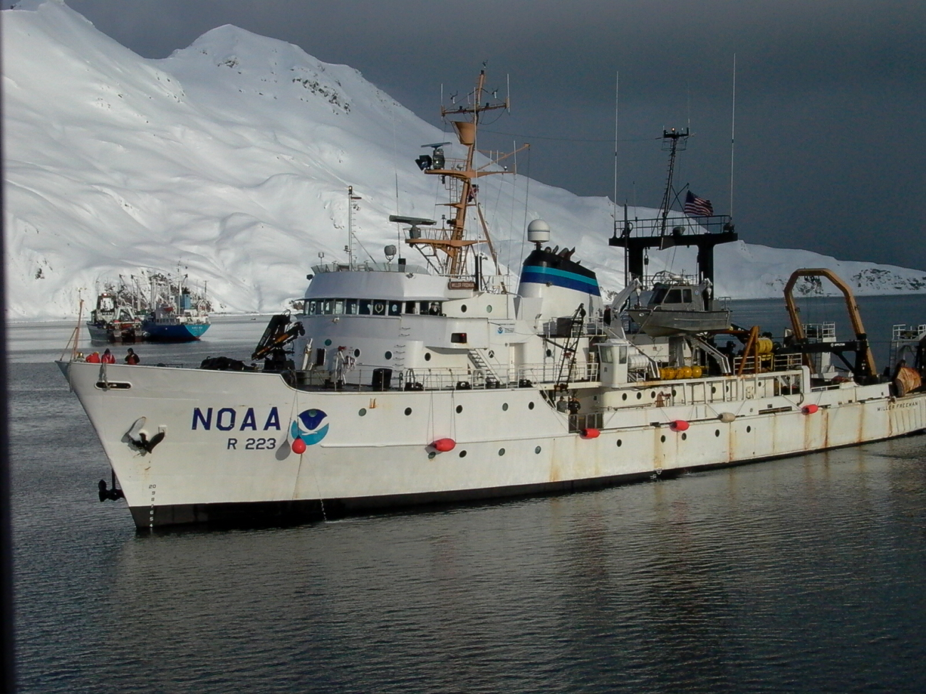 NOAA Ship MILLER FREEMAN port side