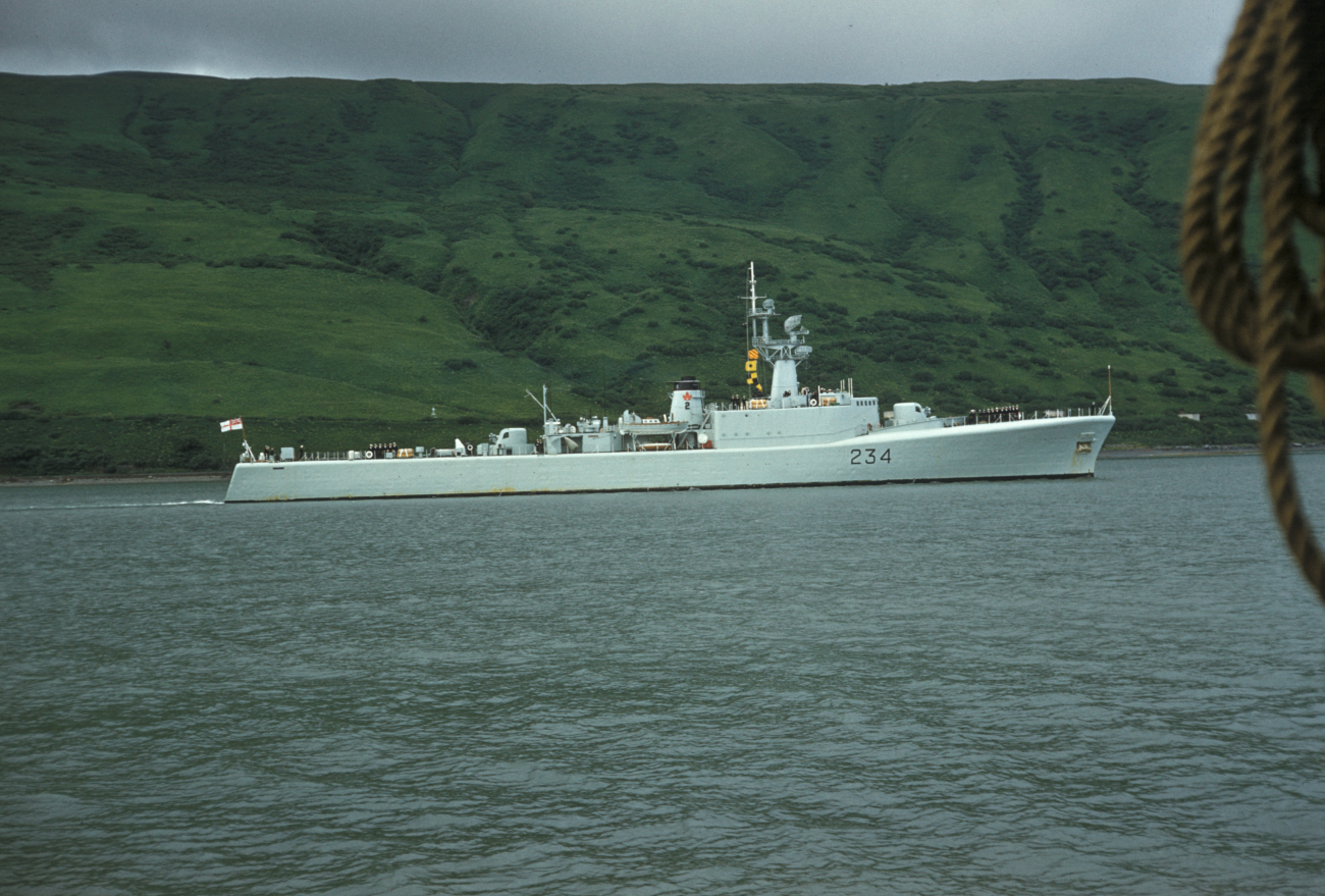 HMCS Assiniboine (DDH 234) a St