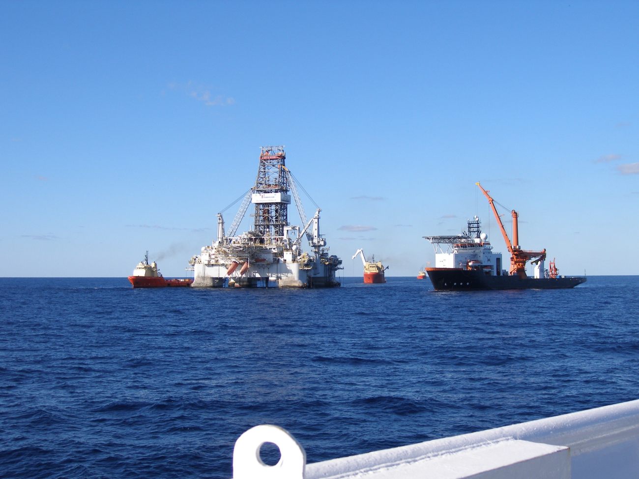 Drill rigs and work vessels on-site at the Deepwater Horizon disaster location