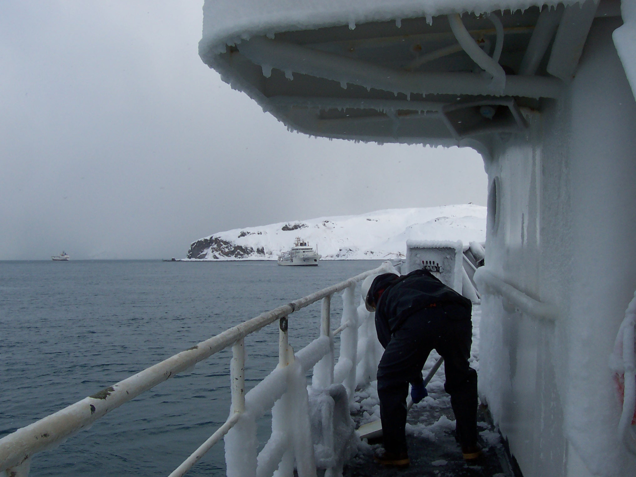 NOAA Ship MILLER FREEMAN entering Kodiak Harbor