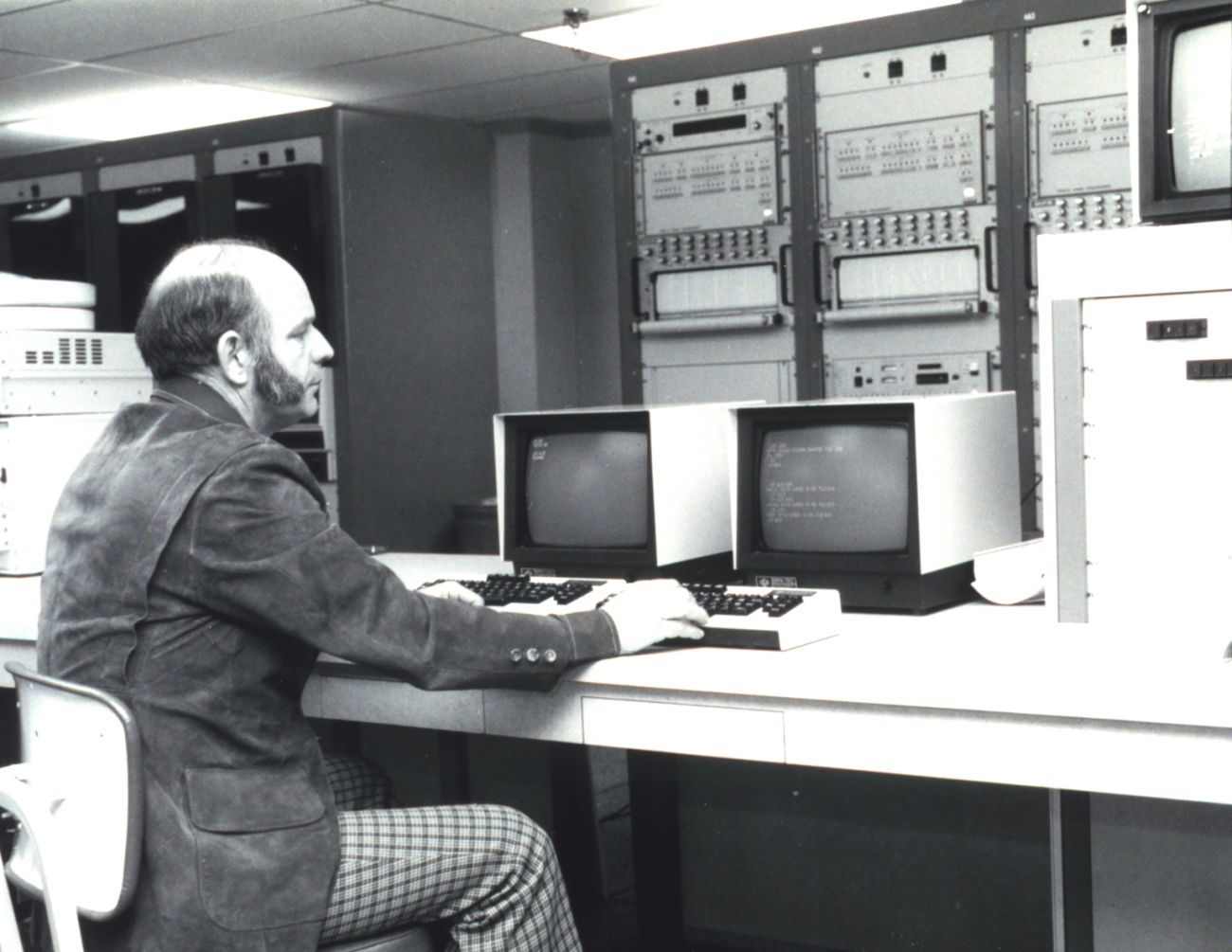 Satellite Operations Control Center (SOCC) shift supervisor Jim Nichols at theTIROS-N Spacecraft Engineer's Console