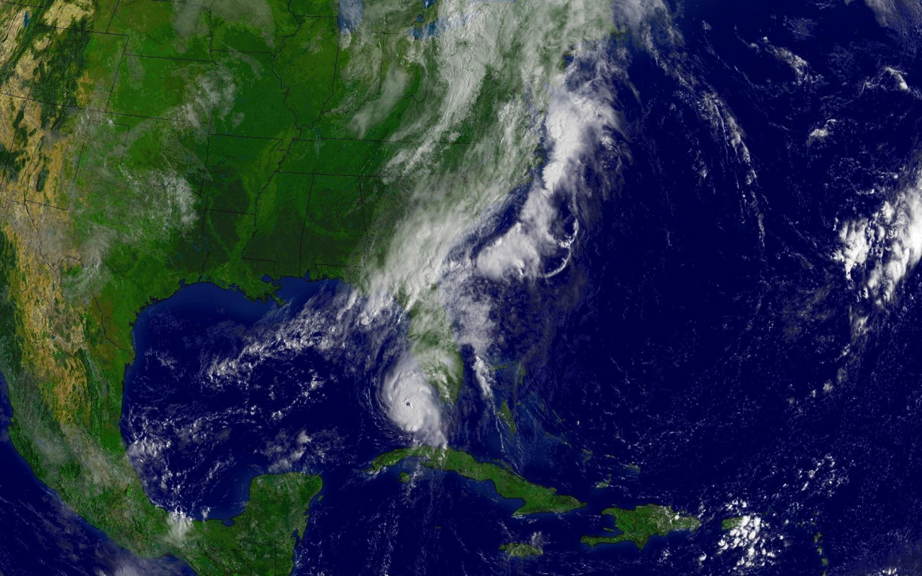 Hurricane Charlie west of the southern tip of Florida