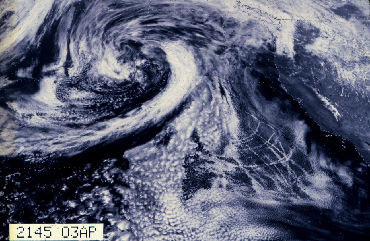 A large extratropical cyclone in the northeast Pacific approaching the U