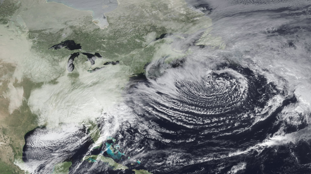A developing low off the Mid-Atlantic states that brought winter stormconditions to parts of North Carolina, South Carolina, Georgia, andTennessee