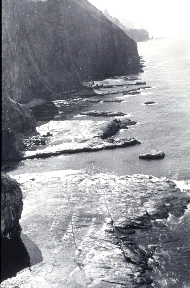 Rocky ledge skirting island