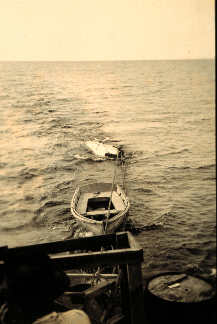 Towing the ELSIE III motor sailer ashore
