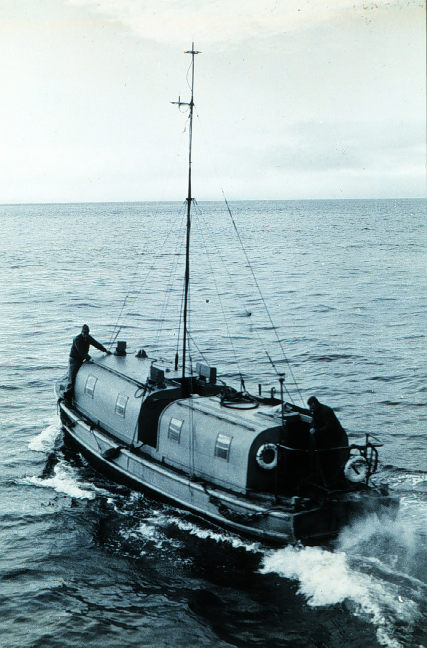 36' hydrographic launch with 30' Shoran antenna