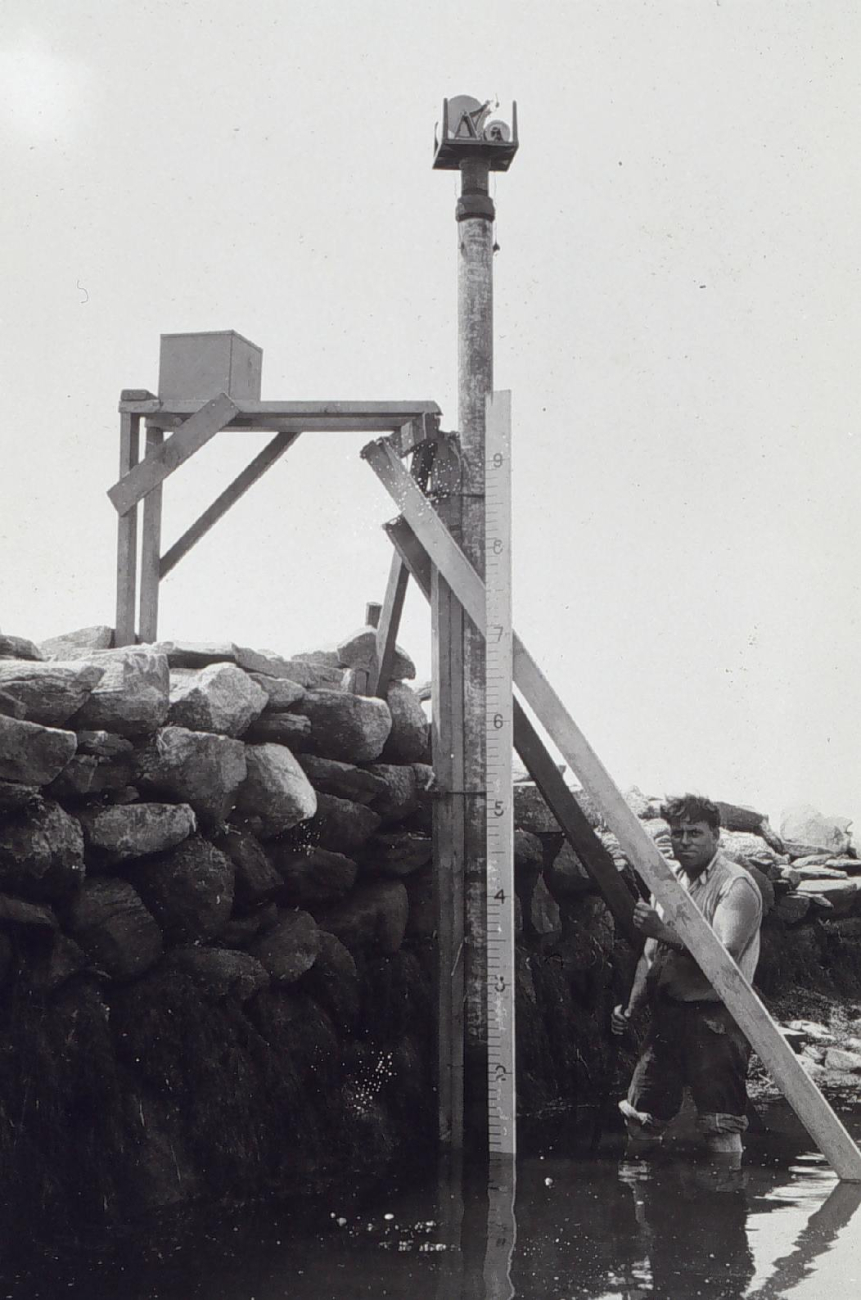 Portable automatic tide gauge at old Stone Wharf