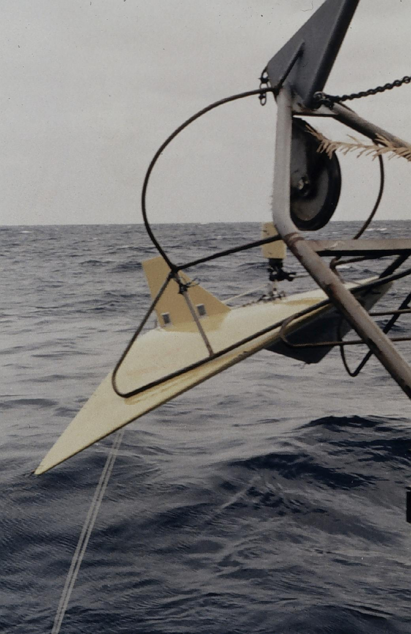 V-fin served as underwater kite to bring sensor close to bottom