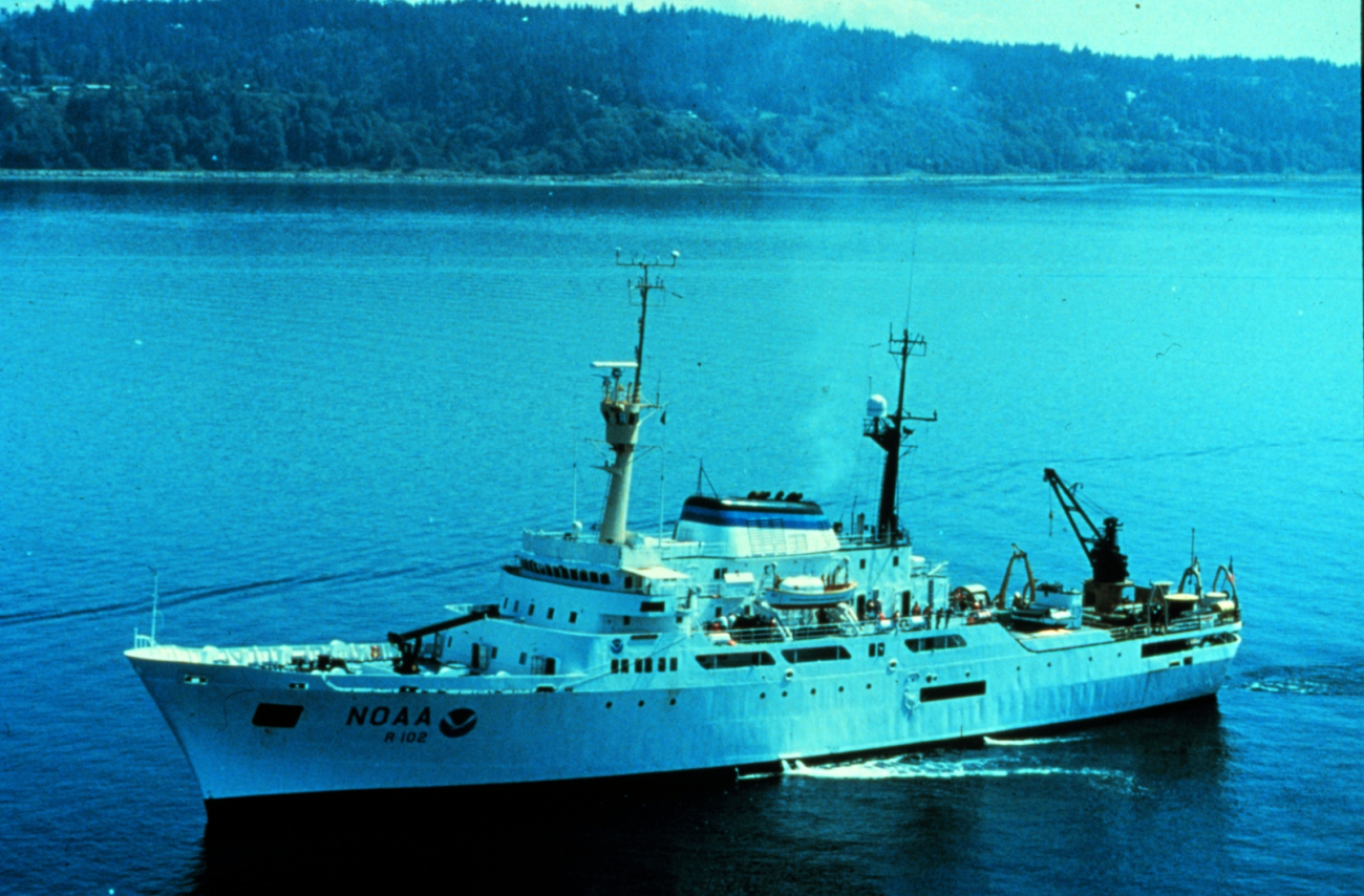 NOAA Ship DISCOVERER