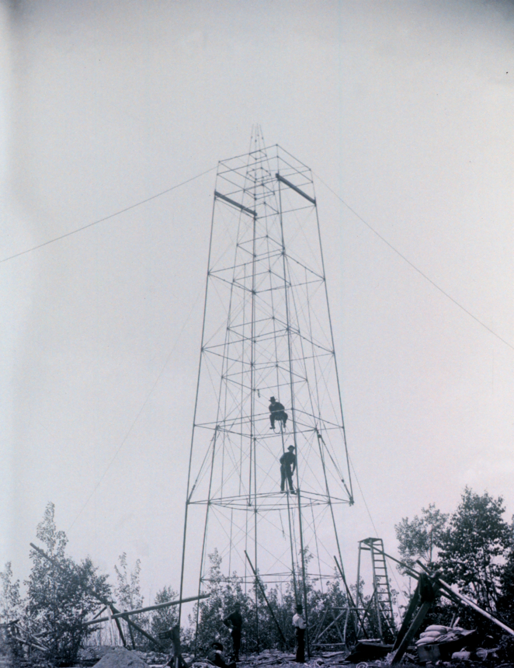 Gas pipe triangulation tower similar to Bilby tower