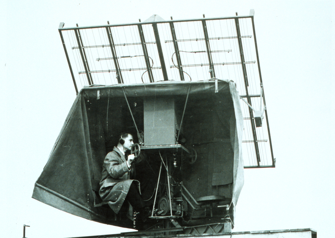 SCR-658 radio direction finder used to track radiosonde balloonsTermed bedsprings antenna