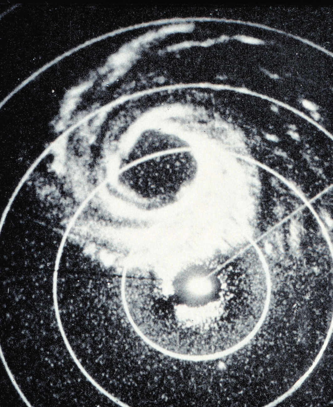 Image of PPI scope of SPS-6 radar on the USS MIDWAY showing rare Januaryhurricane northeast of British Virgin Islands