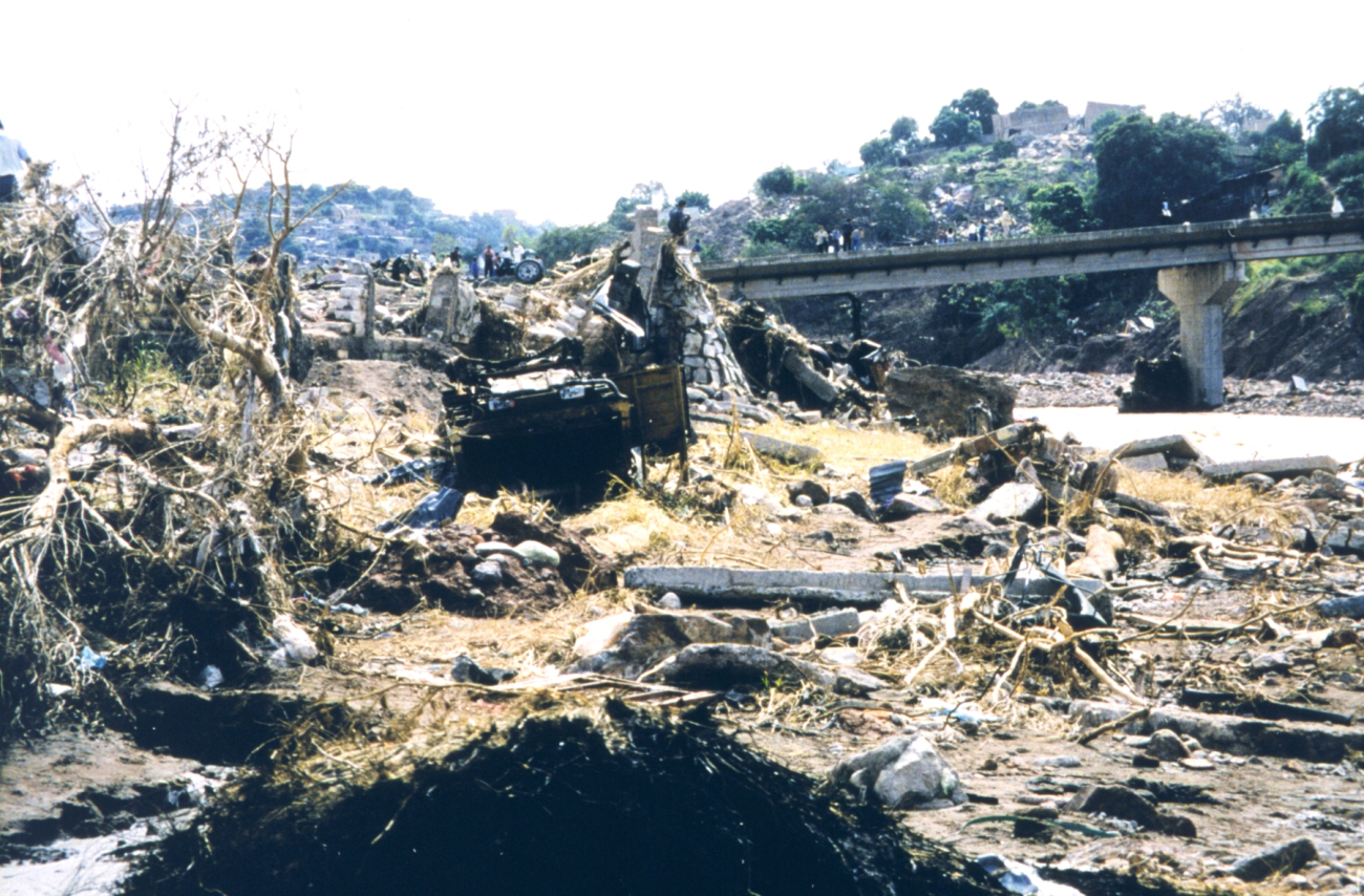 Flood damage along the Choluteca River caused by Hurricane Mitch