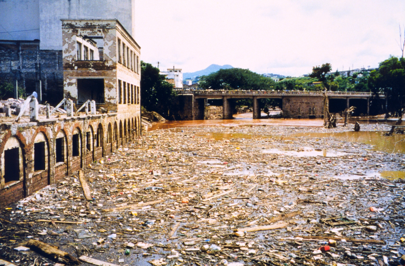 Flood damage along the Choluteca River caused by Hurricane Mitch