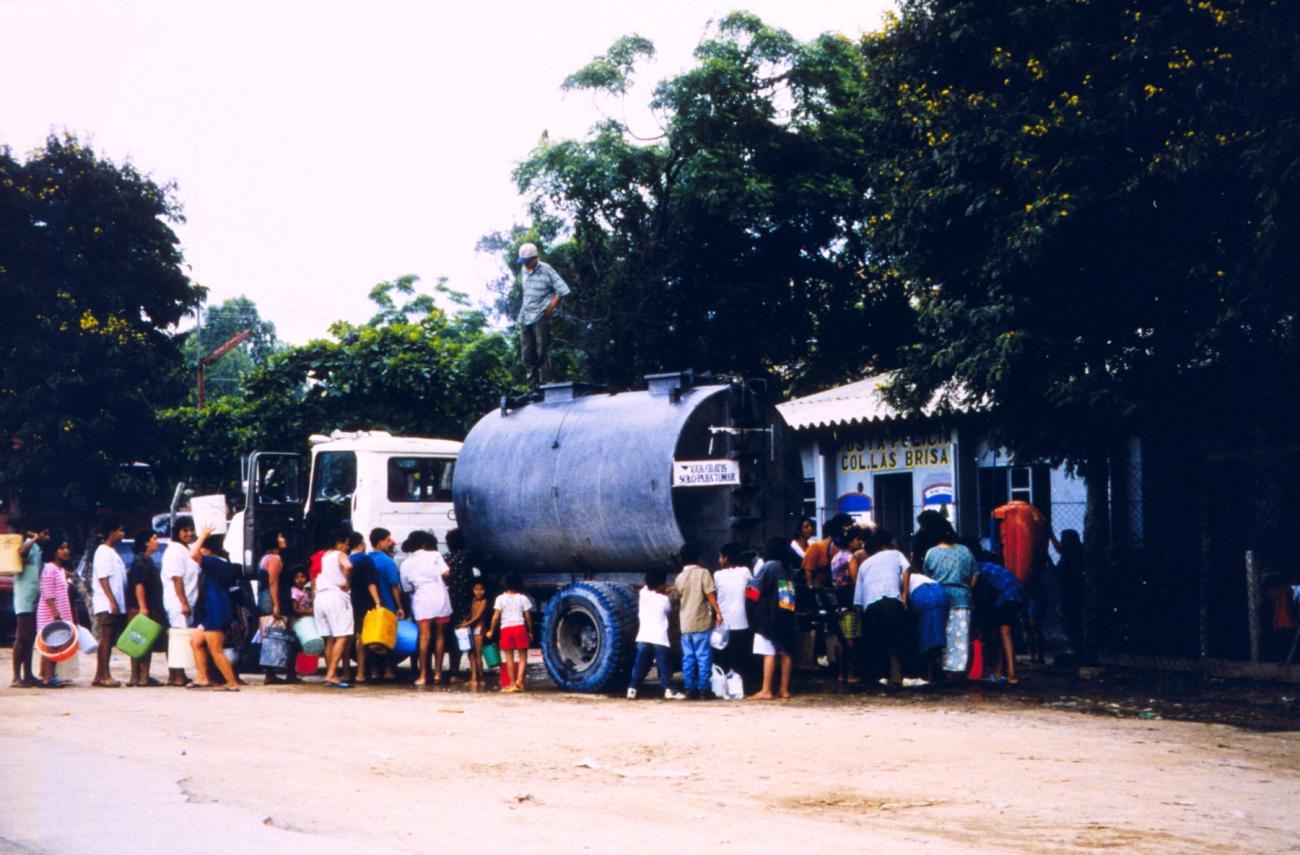 Lining up for water in the aftermath  Hurricane Mitch