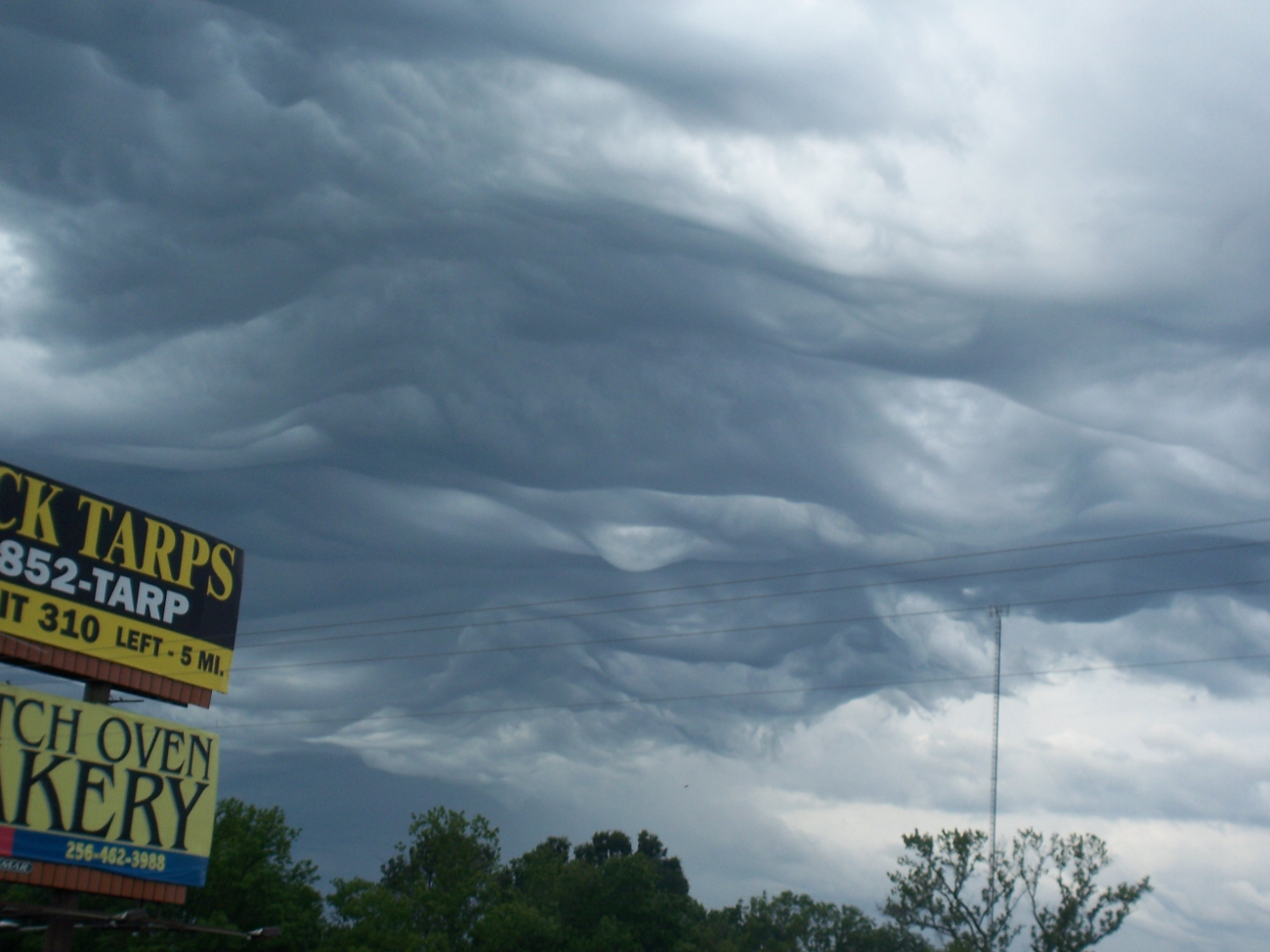 Bizarre clouds over northern Mississippi