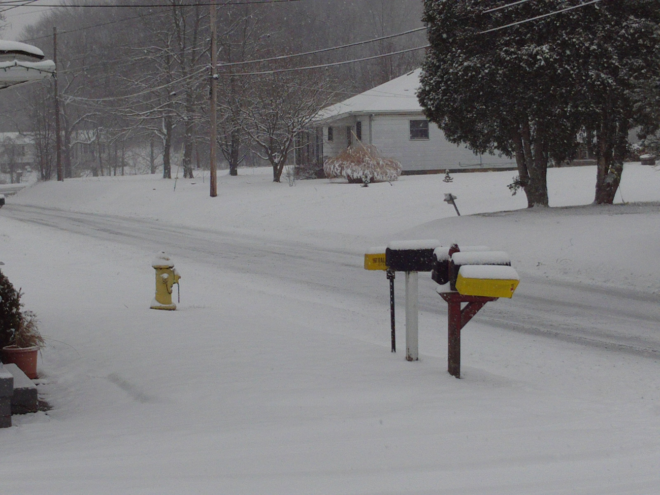 Same fire hydrant as in image wea03847 following moderate late January snow