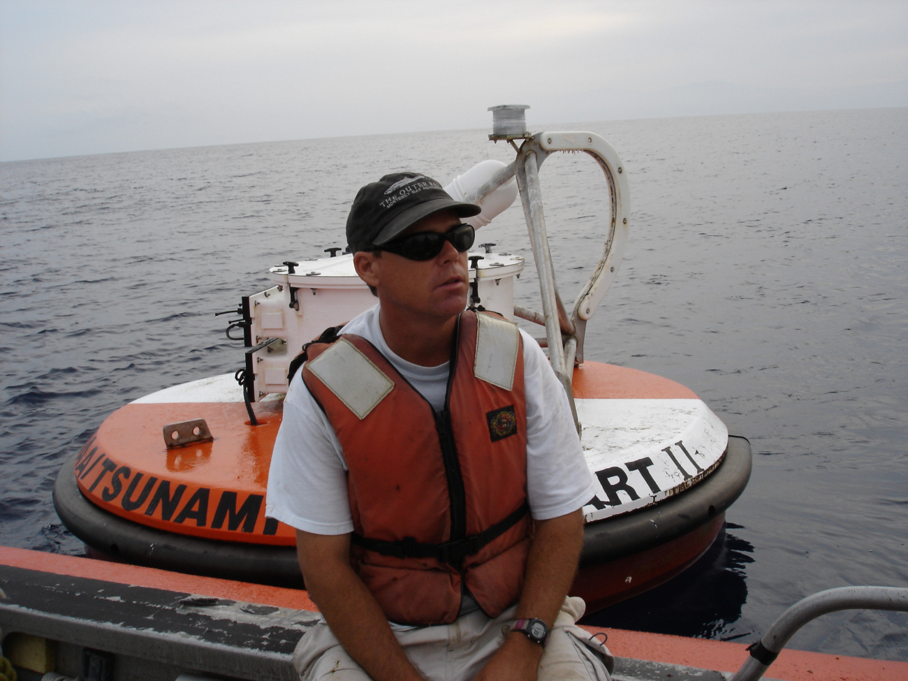 Servicing a DART II tsunami-warning buoy with crew from the OSCAR ELTON SETTE