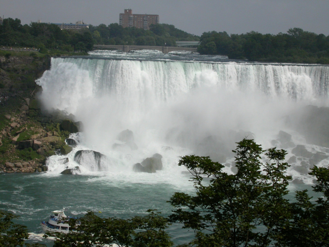 The American Falls of Niagara Falls viewed from Canada