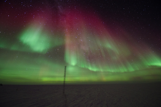 Aurora australis over the meteorological tower of the Atmospheric ResearchObservatory