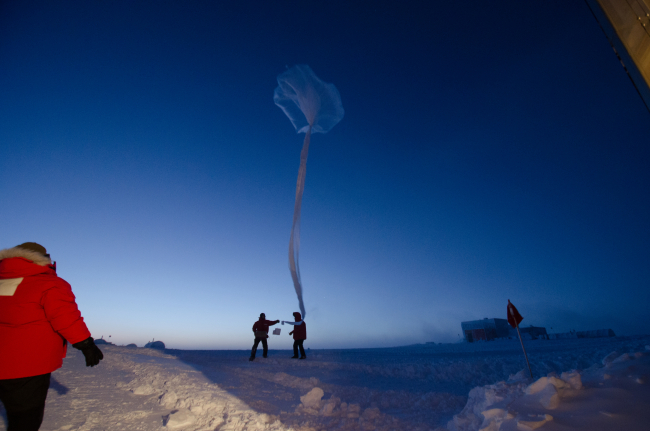 Launching an ozonesonde balloon