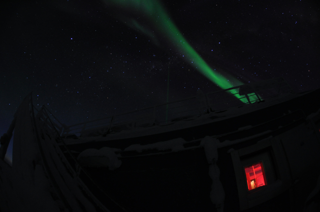 Both green aurora australis and a green lidar beam used for measuringparticulate matter in the atmosphere