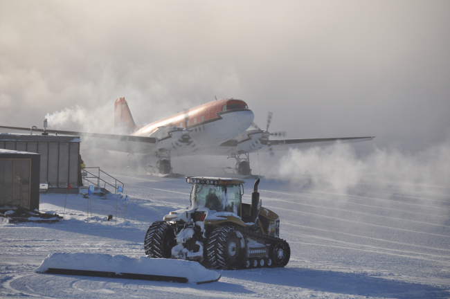 First flight in to South Pole Station in the austral spring