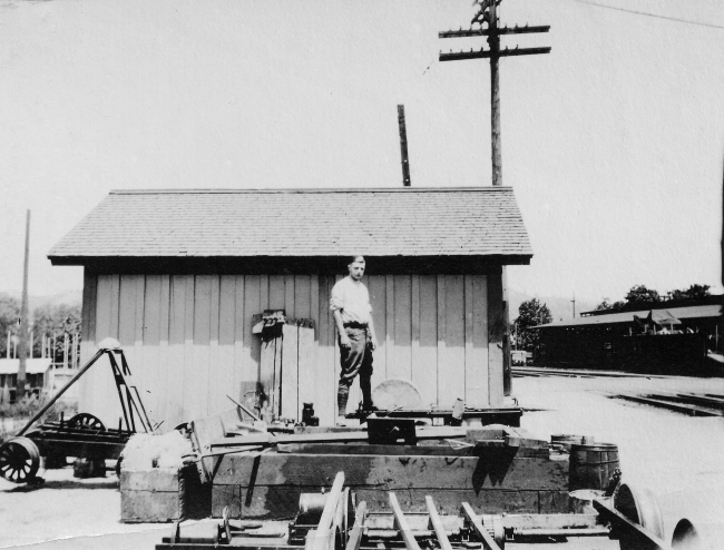 Maintenance area for speeders used in leveling operations