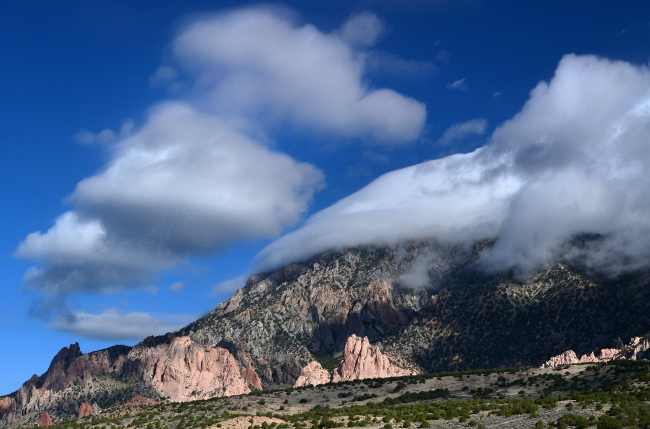 A cap-cloud over Mt