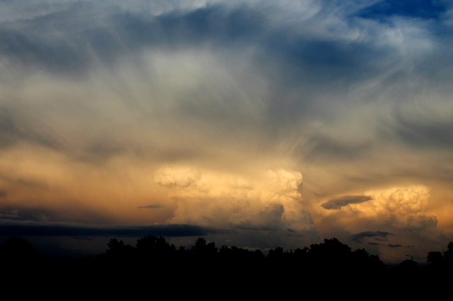 A dissipating severe thunderstorm occurring just south of Boulder at sunset