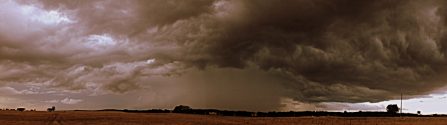A Cumulonimbus cloud and thunderstorms in the plains of the Alentejo